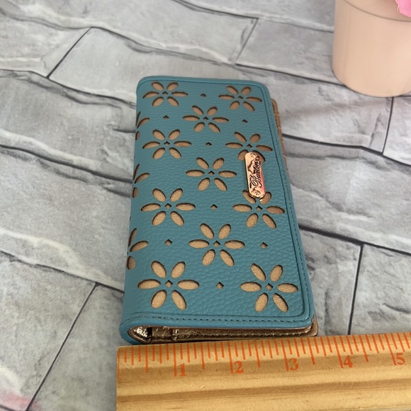 Buxton perforated floral wallet - Picture 8 of 8